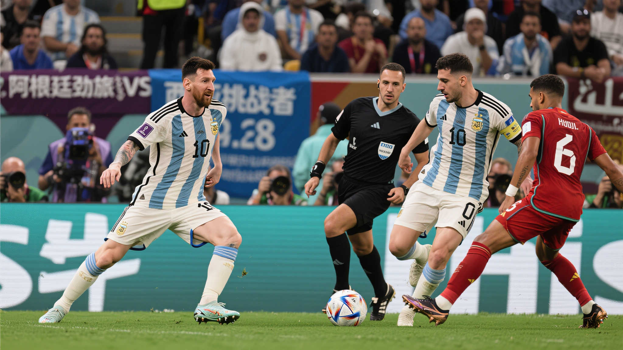 世俱杯激战:4队晋级4强,7队淘汰,亚洲仅存一线生机 尤其是在竞争激烈的小组赛阶段,两大经典比分直接演绎